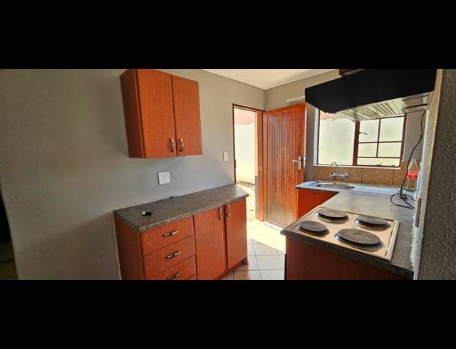 2 BEDROOM PROPERTY TO RENT IN LOTUS GARDENS